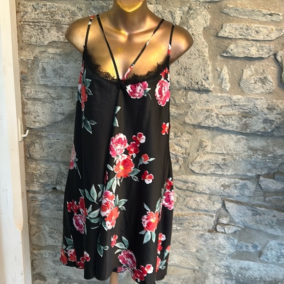 Satin floral nightie​ - Picture 1 of 7